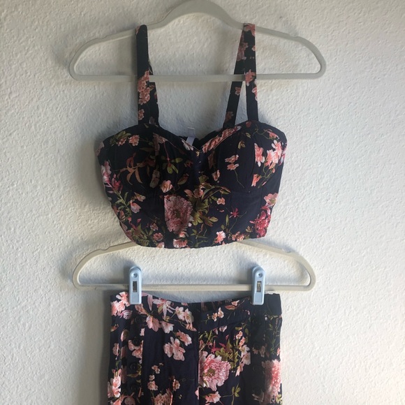 **SOLD** two piece navy floral crop top and pant - Picture 3 of 9
